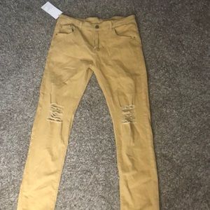 Distressed skinny jeans